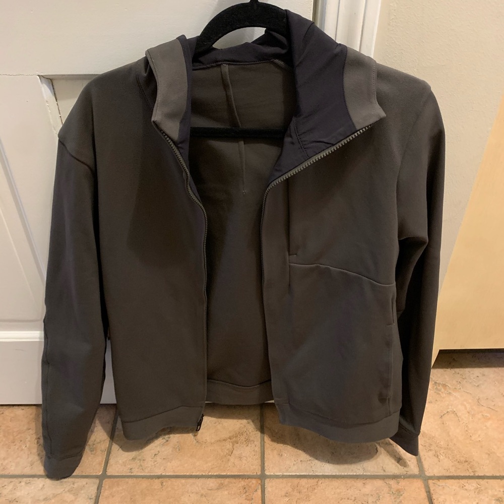 Lululemon Sojourn Hoodie - like new without tags